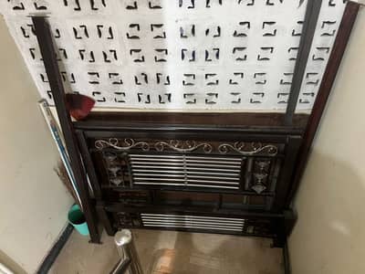Metal bed Queen size