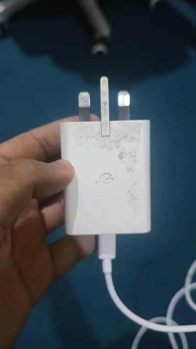 GOOGLE PIXEL 8 Pro complete charger with cable.