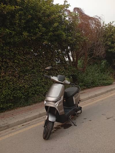 Revoo A11 Electric Scooty – Excellent Condition