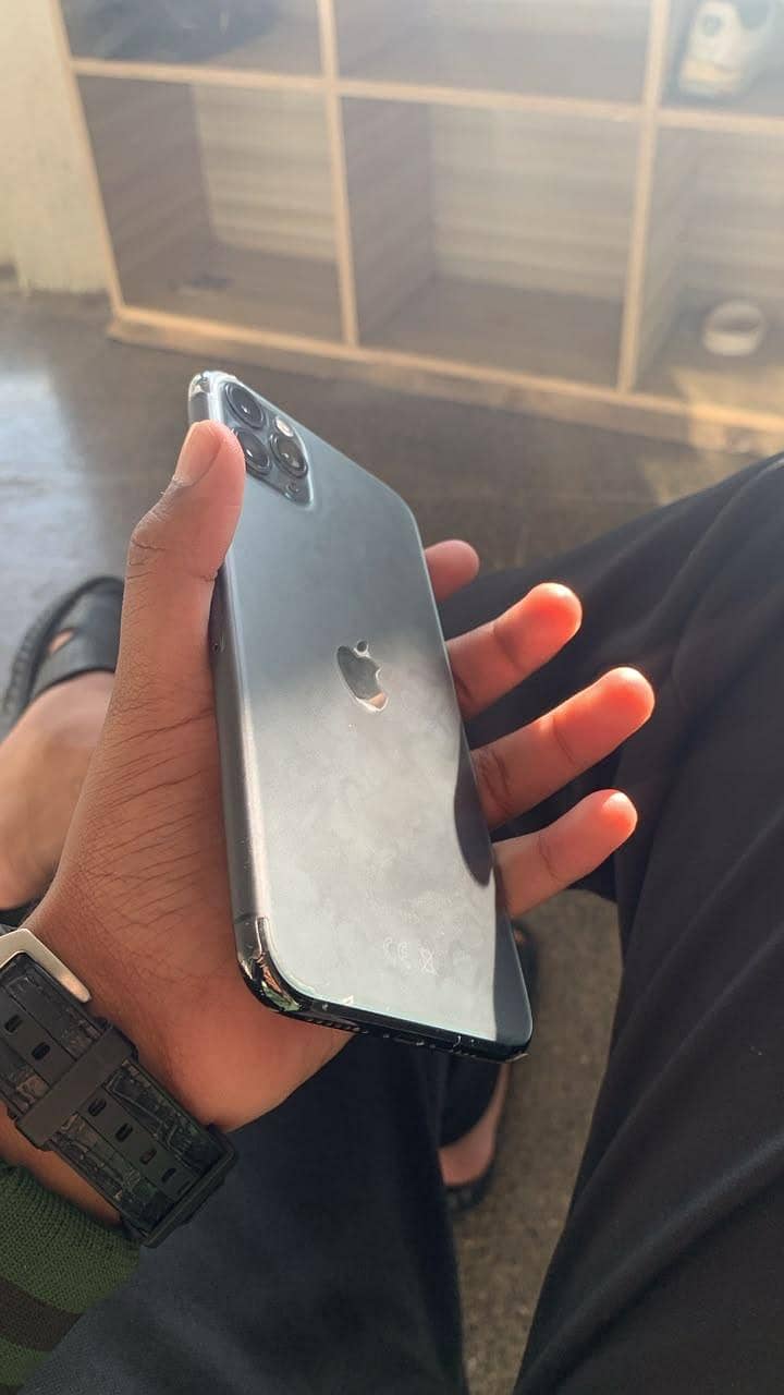 Apple iPhone 11 Pro Max 2
