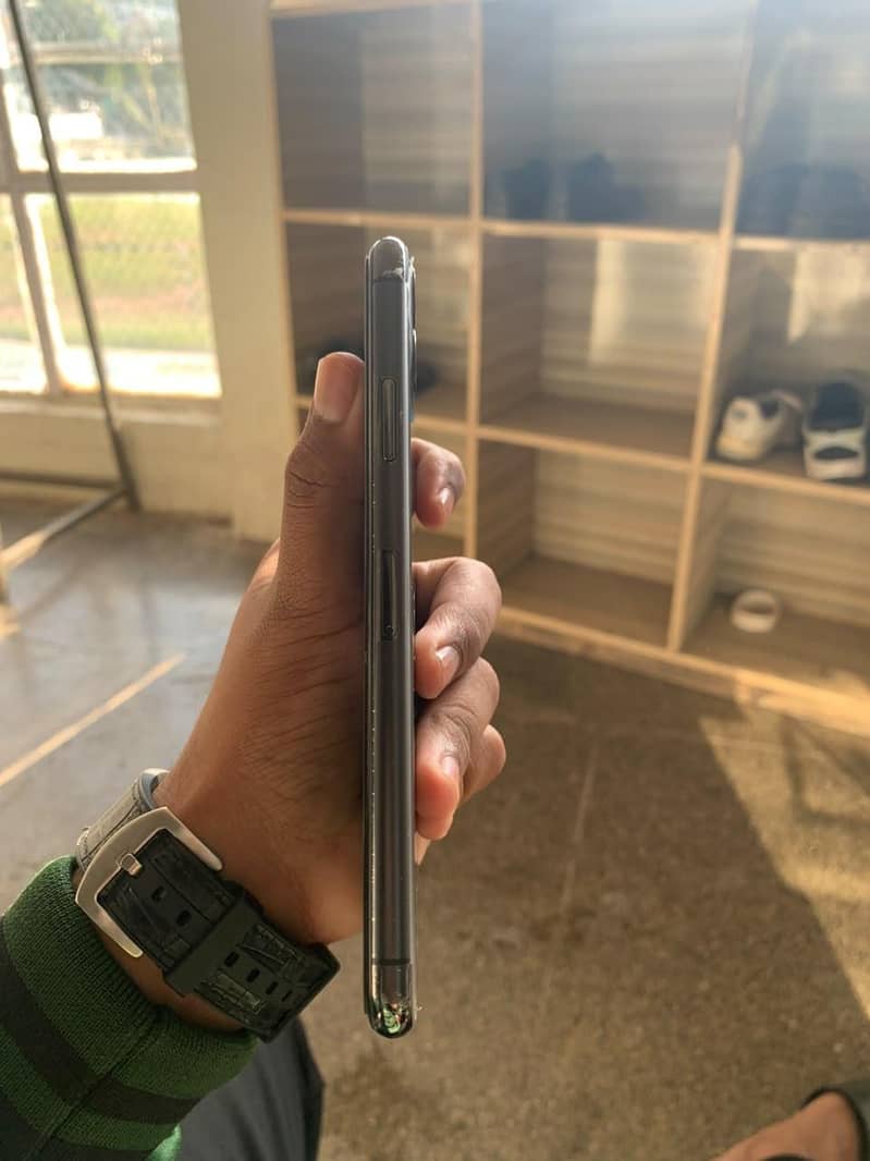 Apple iPhone 11 Pro Max 3