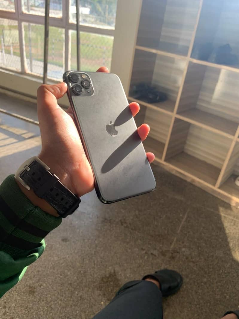 Apple iPhone 11 Pro Max 6
