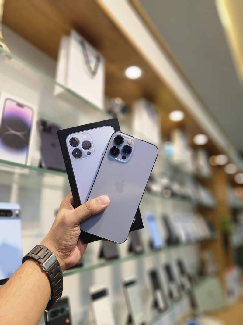 Apple iPhone 13 Pro Max 0