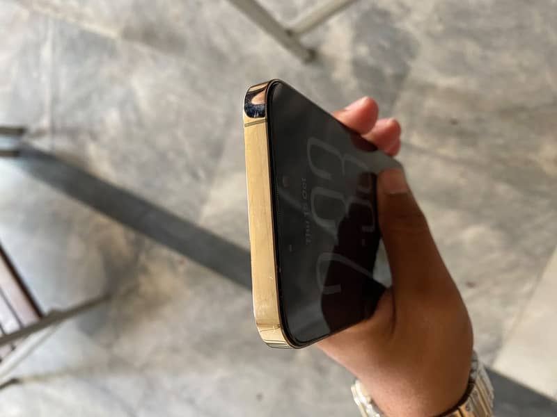 Apple iPhone 14 Pro Max 4