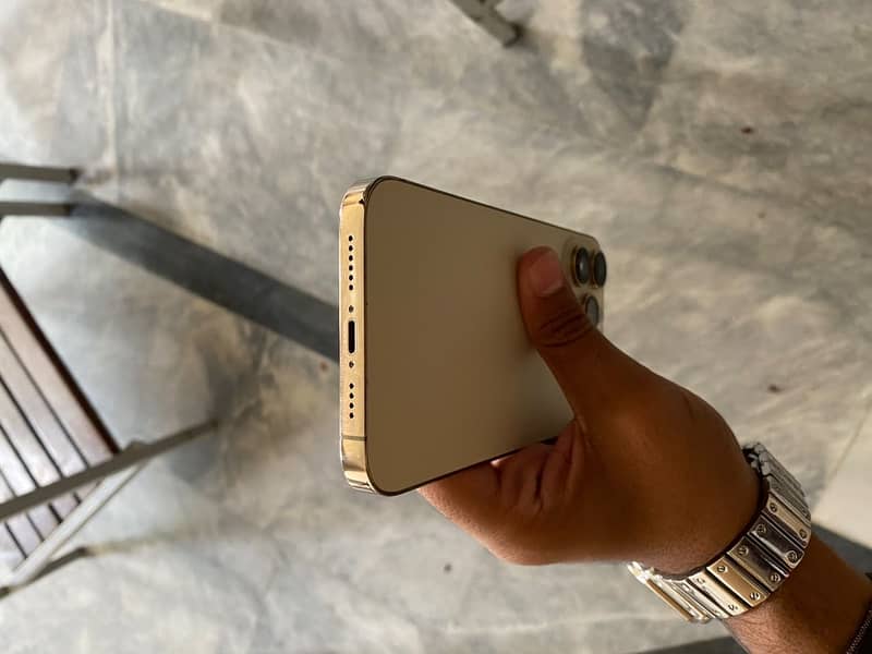 Apple iPhone 14 Pro Max 5