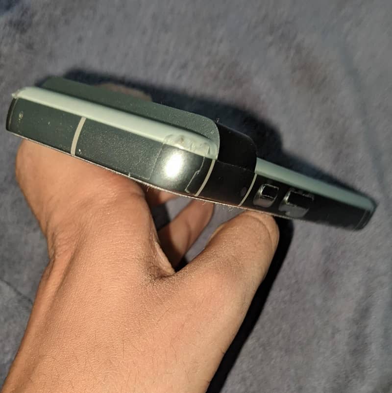 Google Pixel 8 4