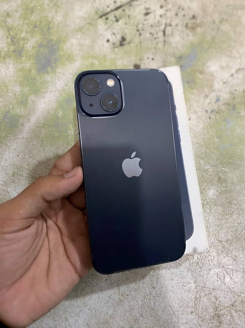 Apple iPhone 13 jv 0