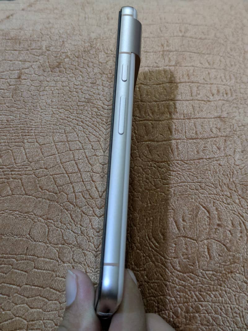 Google Pixel 8 4