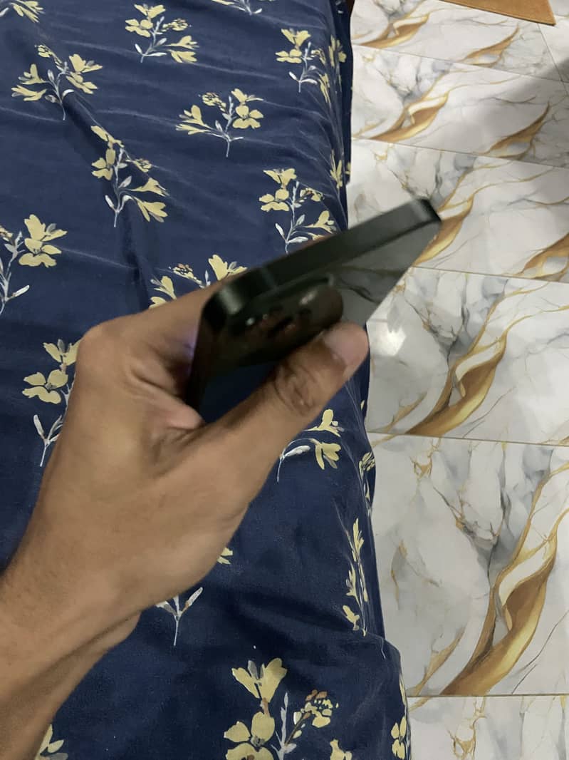 Apple iPhone 13 2