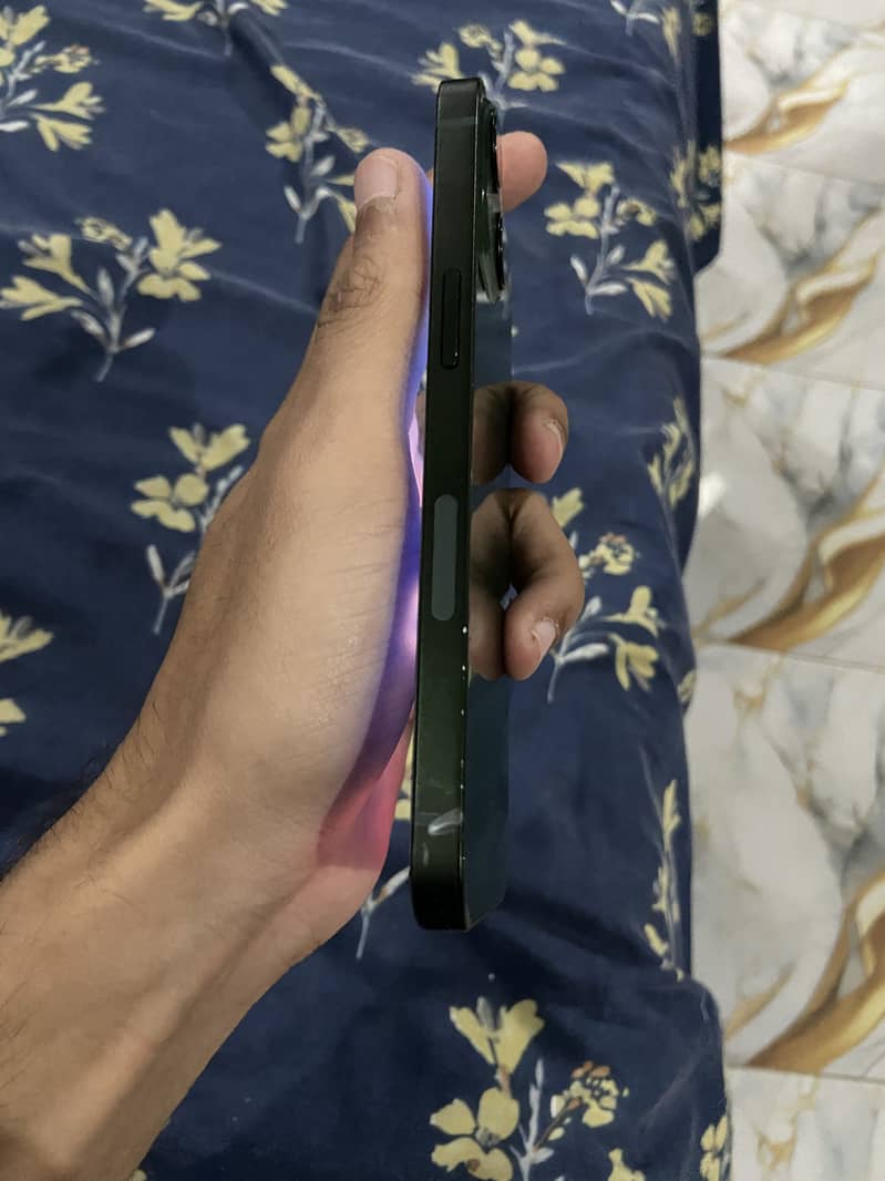 Apple iPhone 13 5