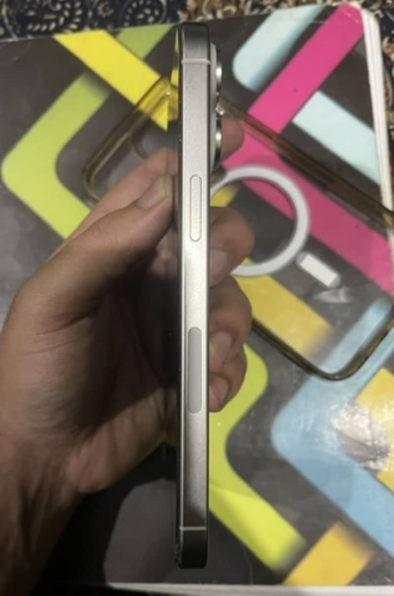 Apple iPhone 15 Pro Max 4