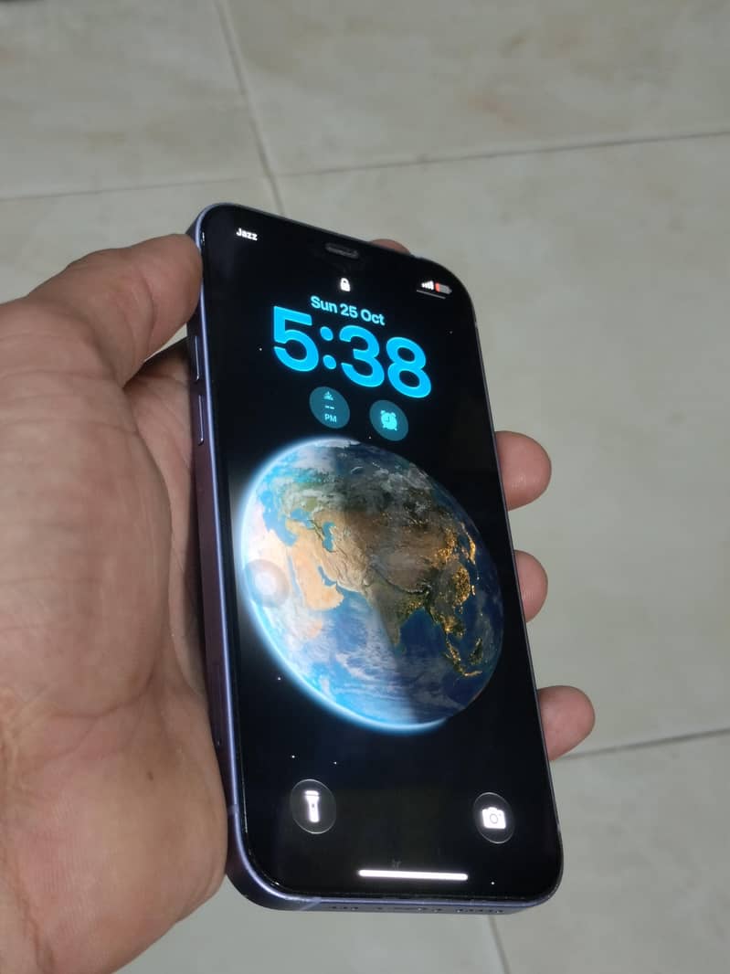Apple iPhone 12 4