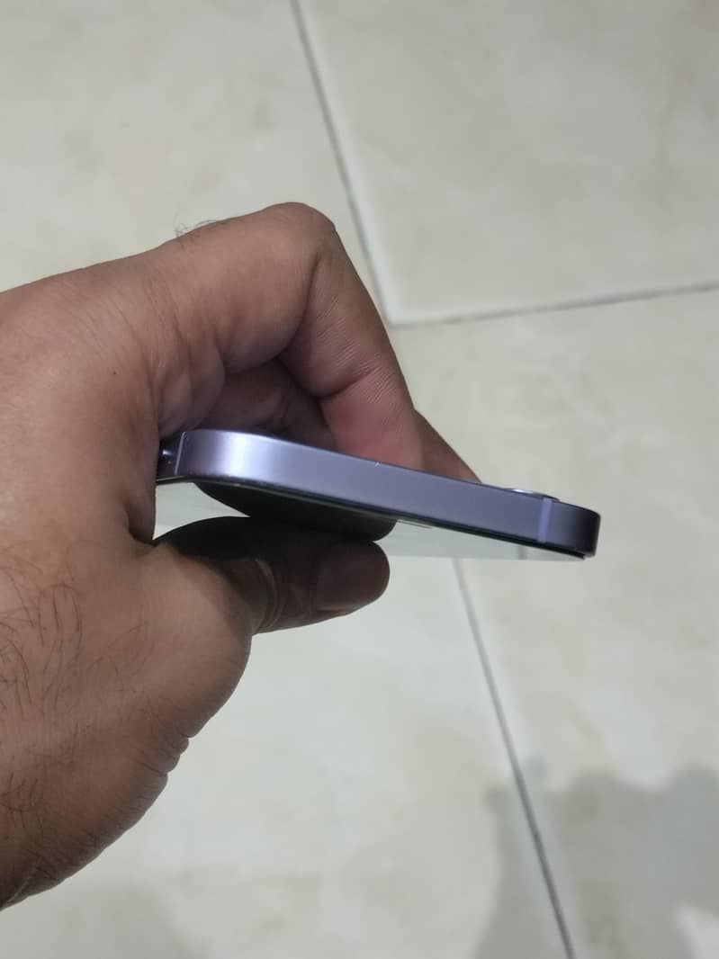 Apple iPhone 12 6