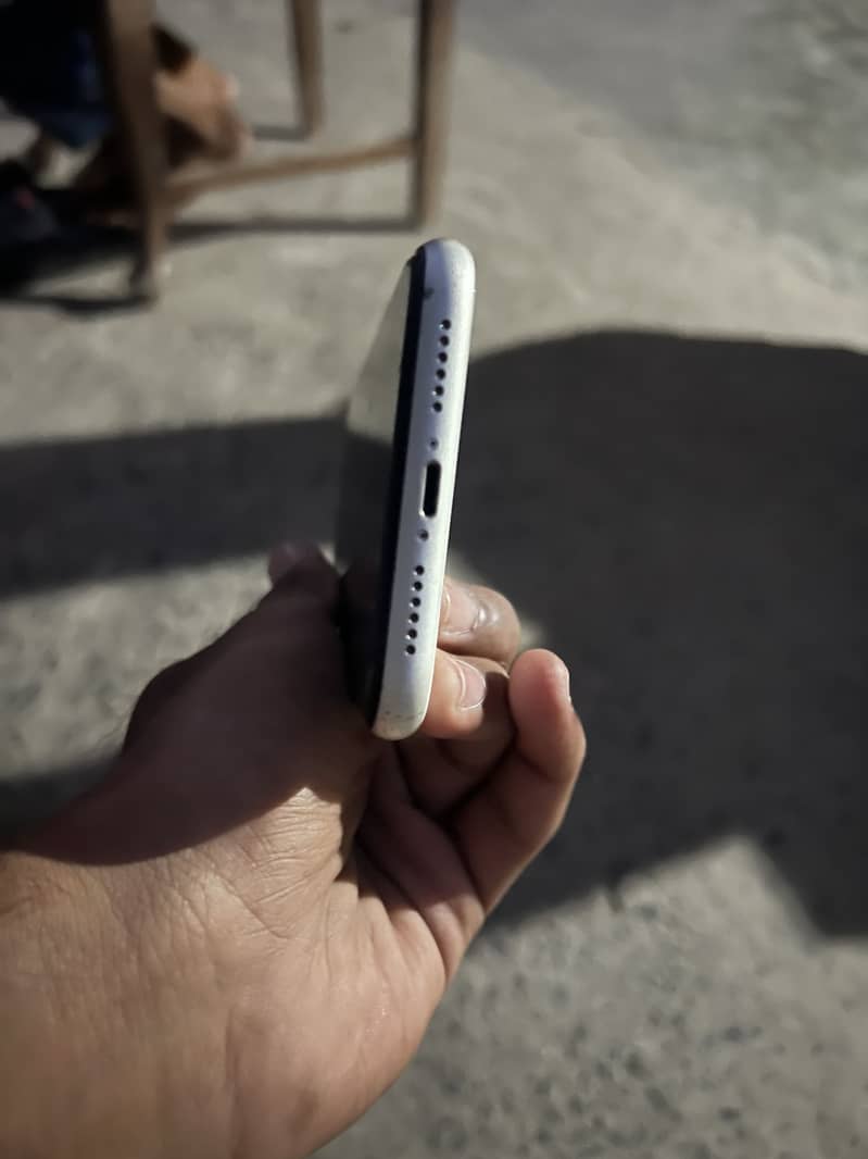 Apple iPhone 11 3
