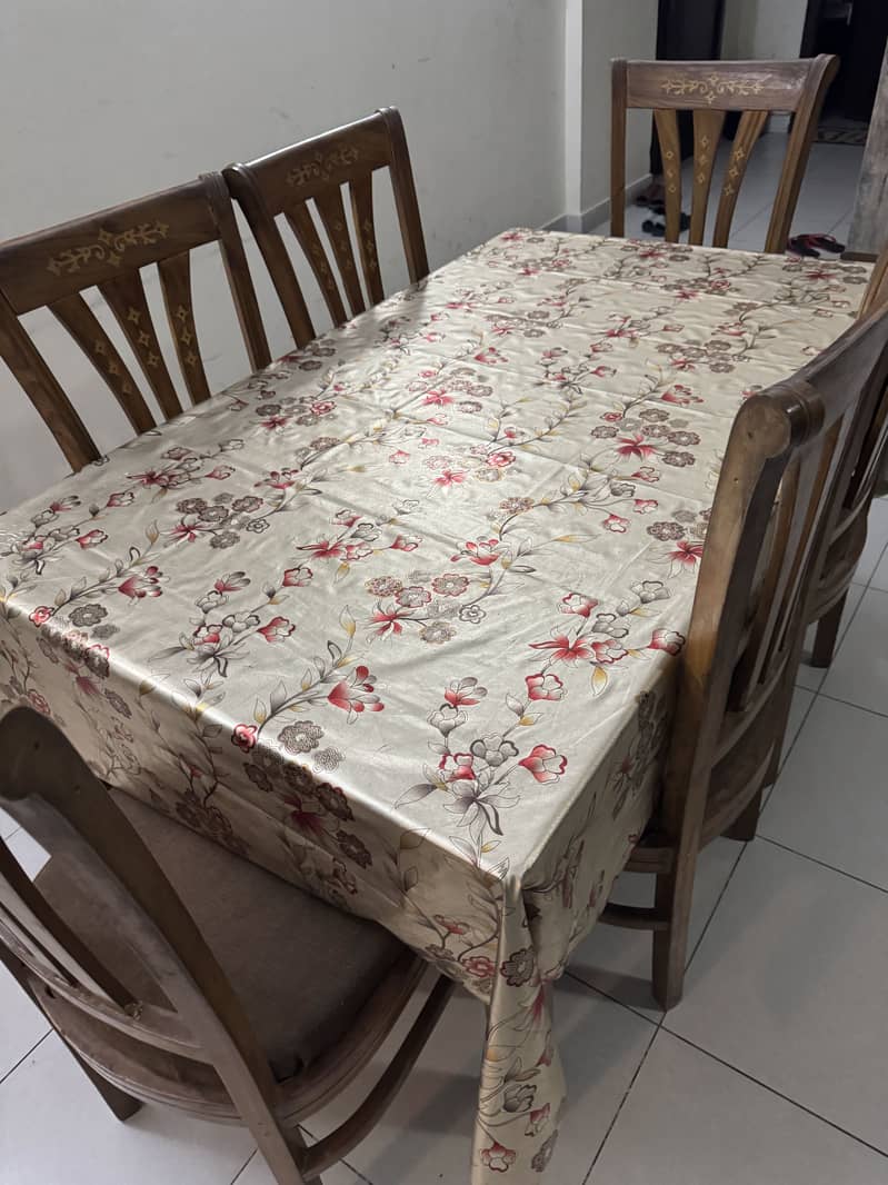 6 seater ding table 1