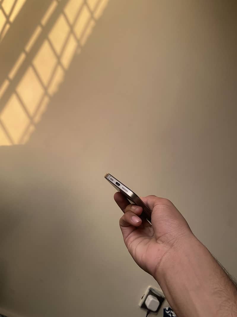 Apple iPhone 15 Pro 0