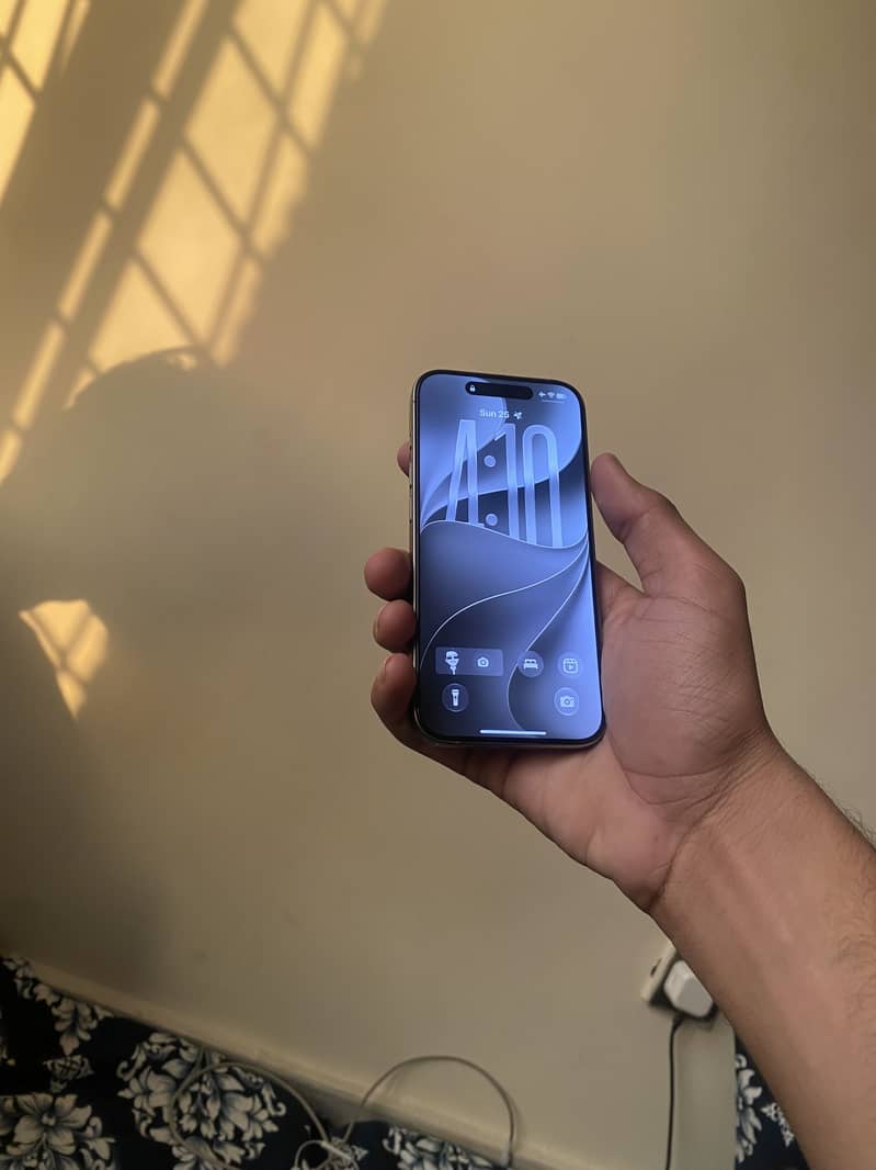 Apple iPhone 15 Pro 3