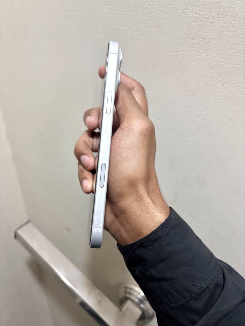 Apple iPhone 16 Plus 2