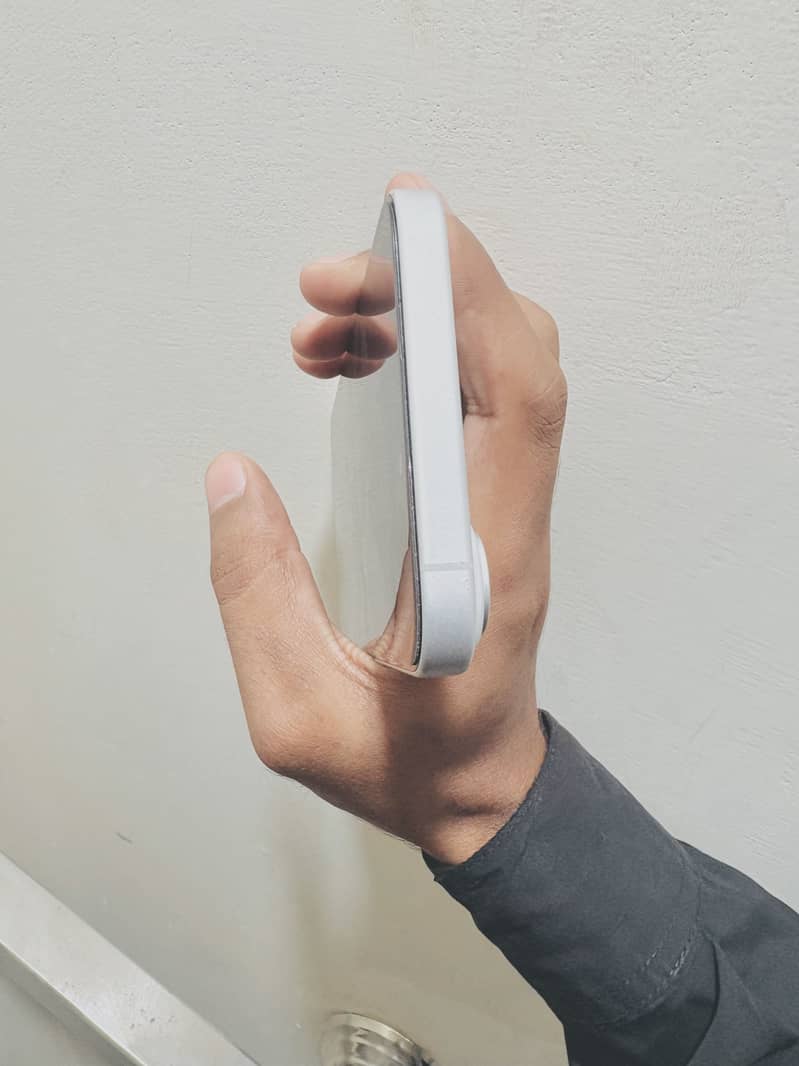 Apple iPhone 16 Plus 4