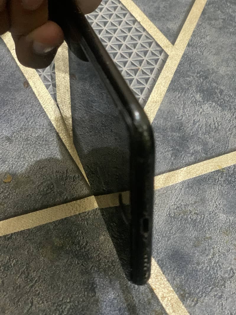 Apple iPhone 7 Plus 1