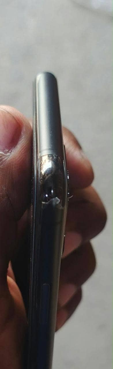 Apple iPhone 11 Pro Max 2