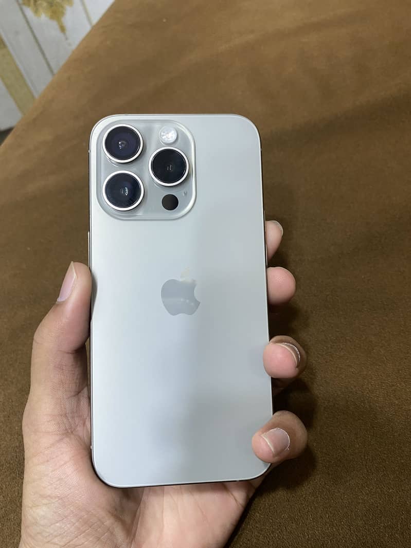 Apple iPhone 15 Pro 0