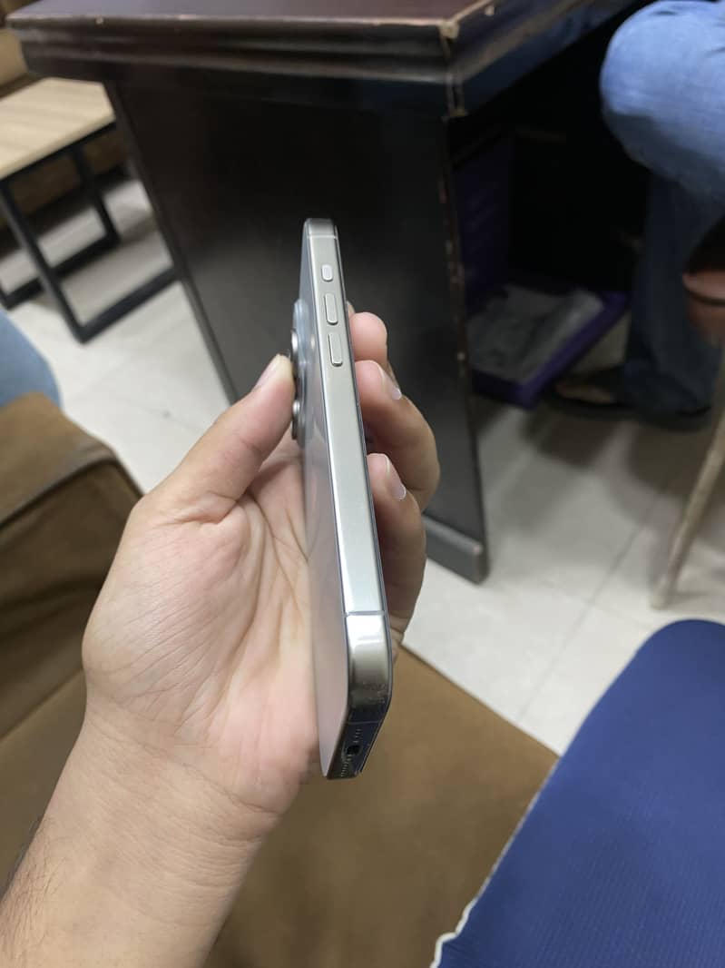Apple iPhone 15 Pro 1