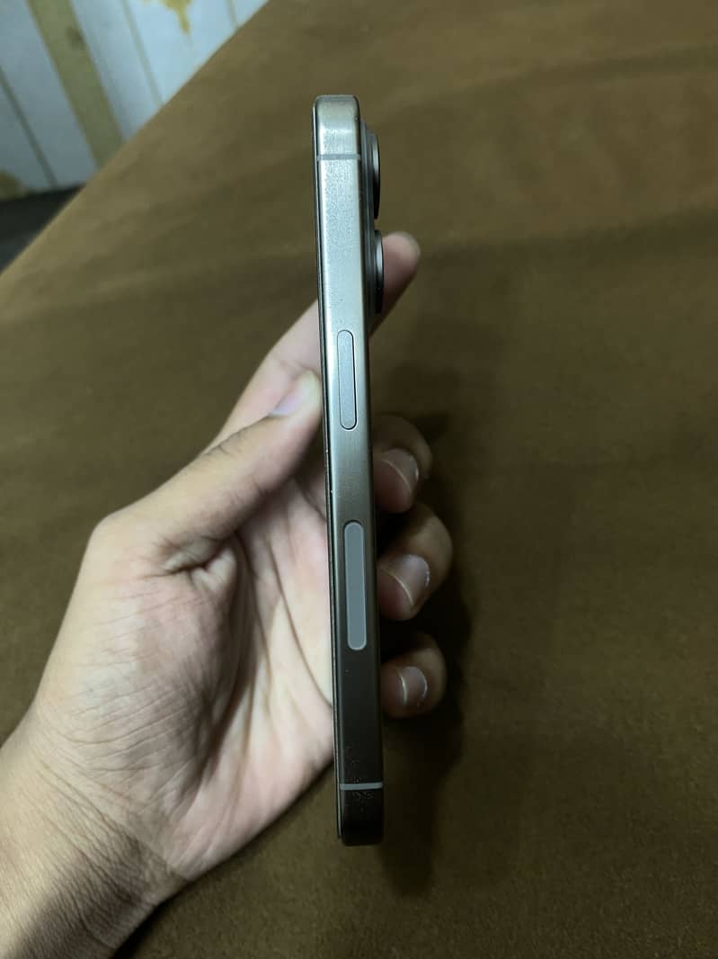 Apple iPhone 15 Pro 3
