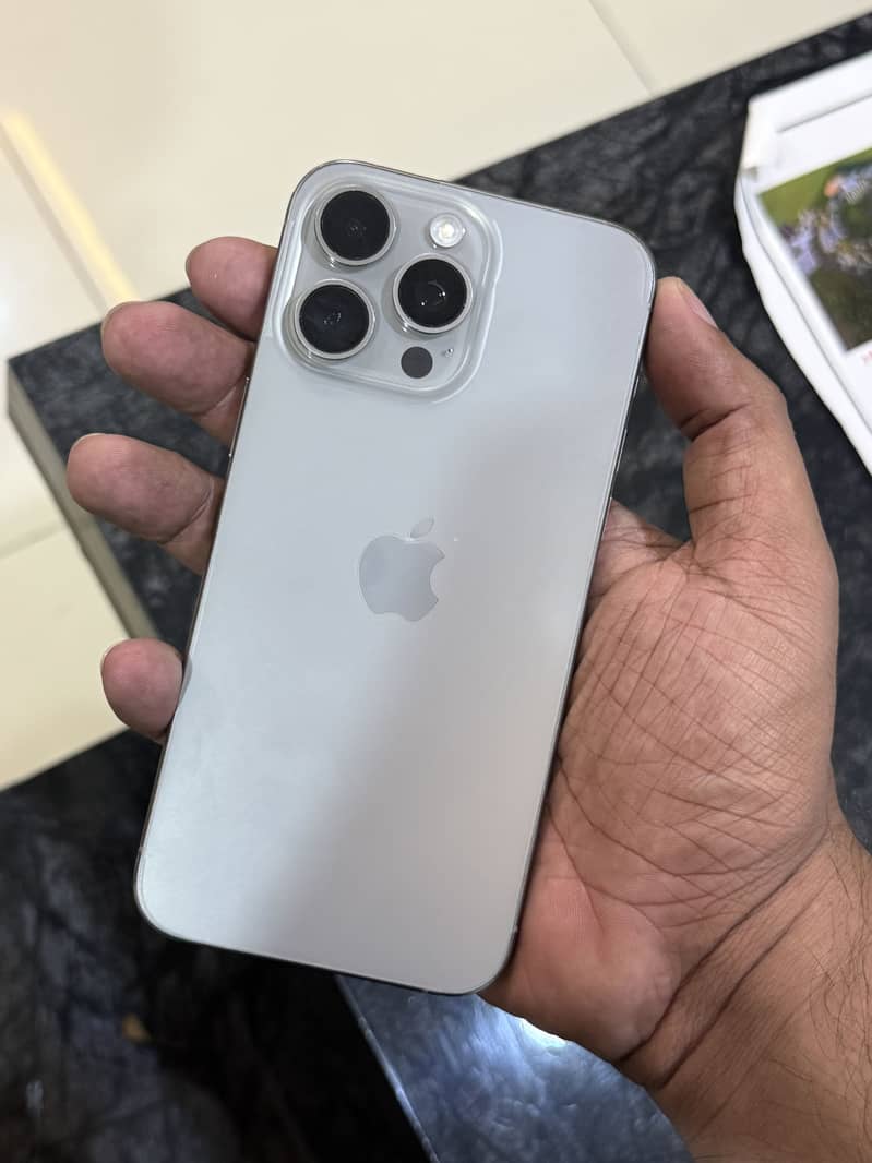 Apple iPhone 15 Pro Max 0