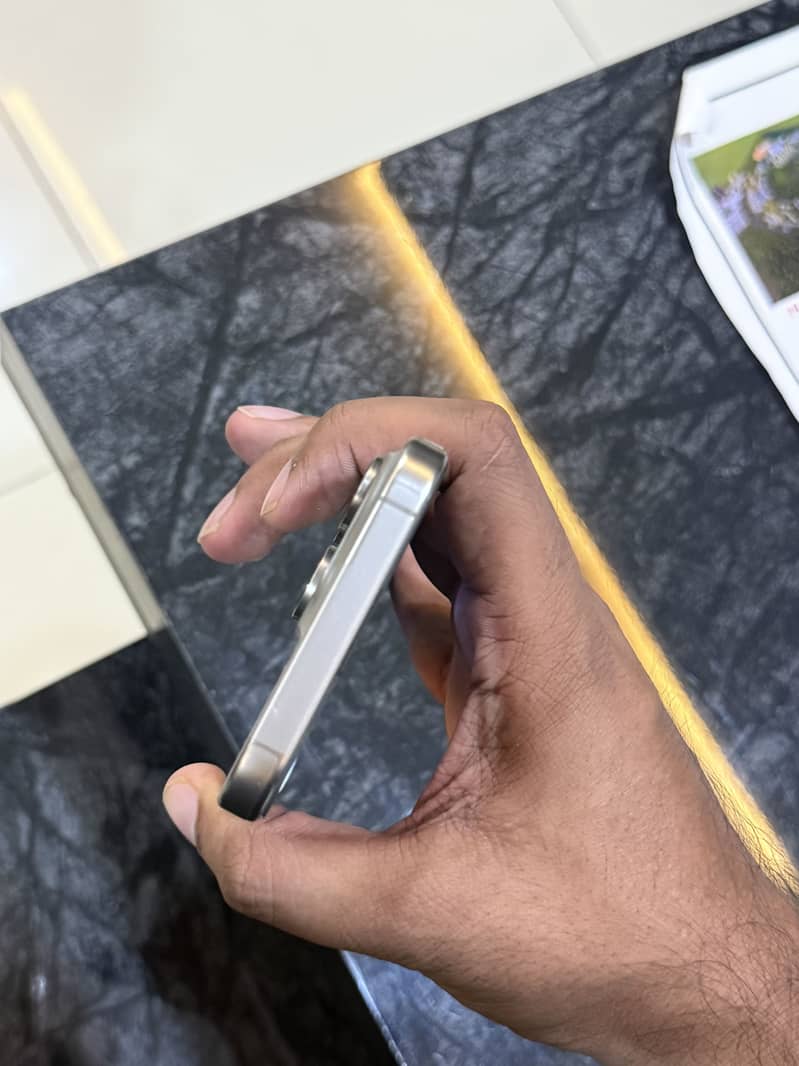 Apple iPhone 15 Pro Max 4