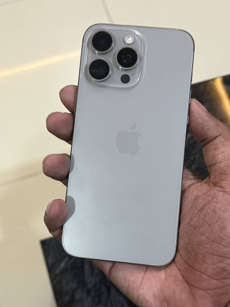 Apple iPhone 15 Pro Max 6