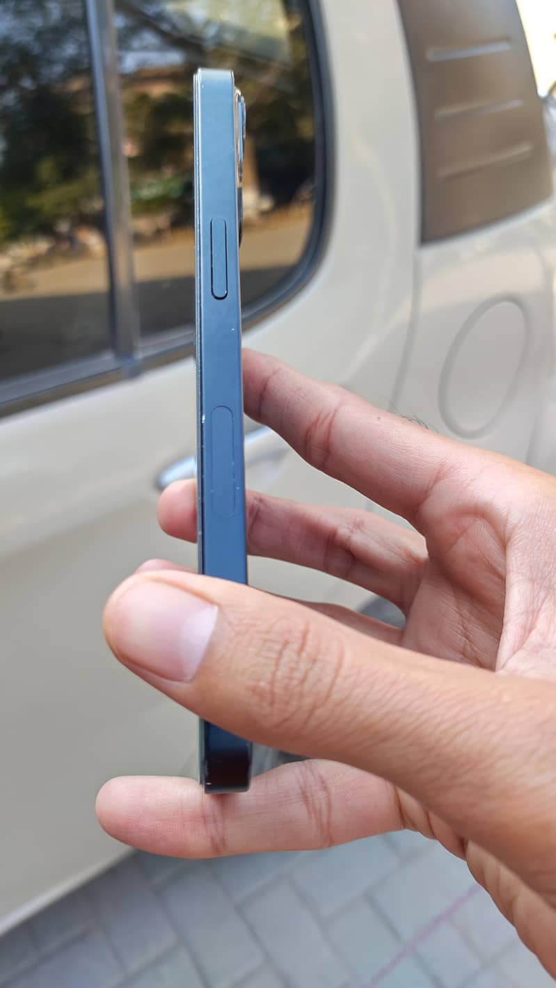 Apple iPhone 13 2