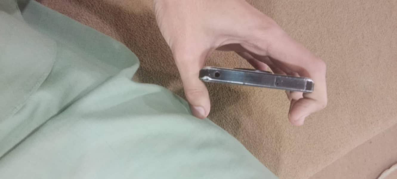 Sharp Aquos Sense7 4