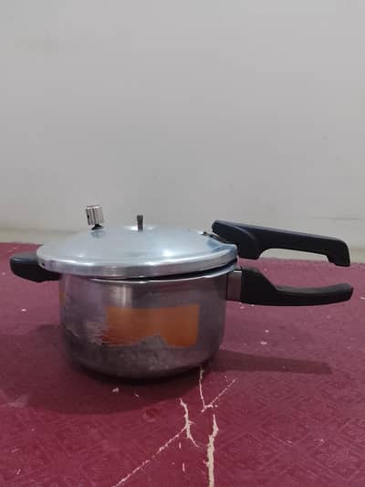 Pressure cooker