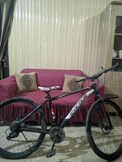 mountain bicycle with 7 gears front and back with disc breaks