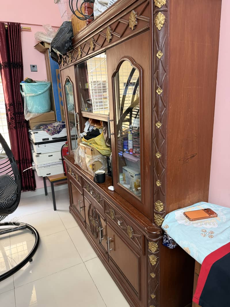 Solid wood or chipboard 3