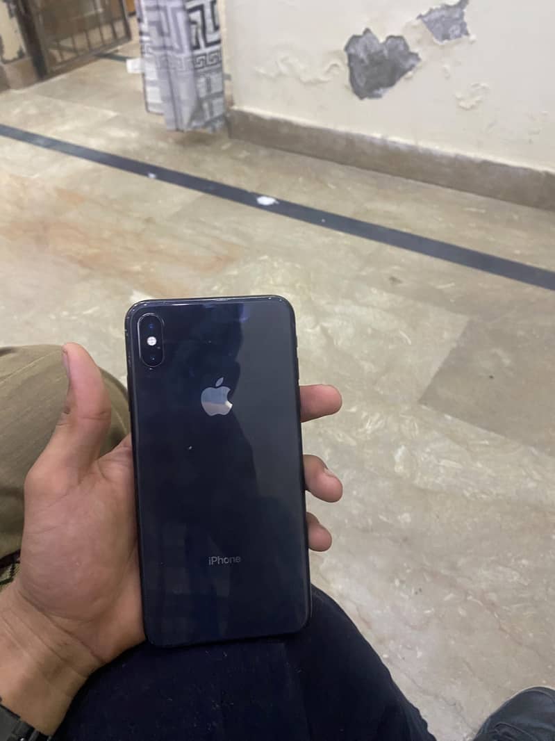 Apple iPhone XS Max 4