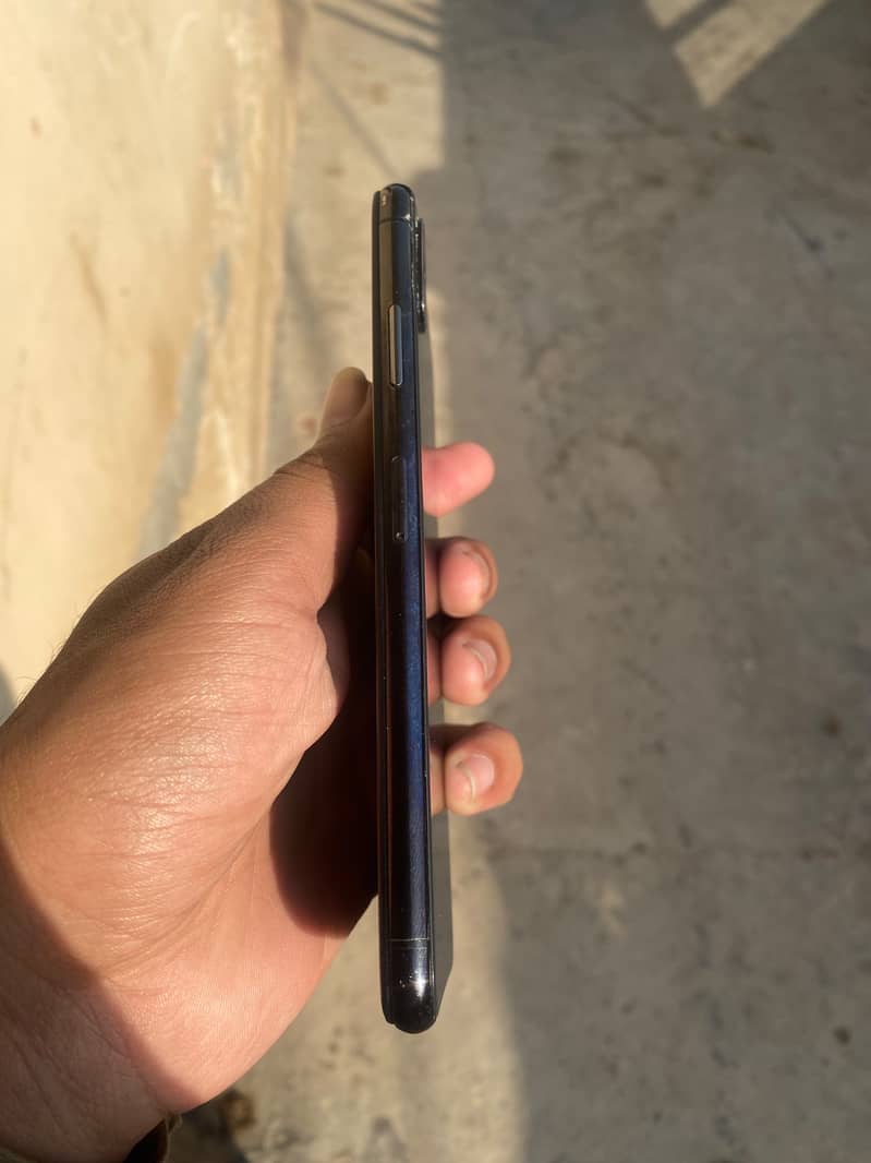 Apple iPhone XS Max 6