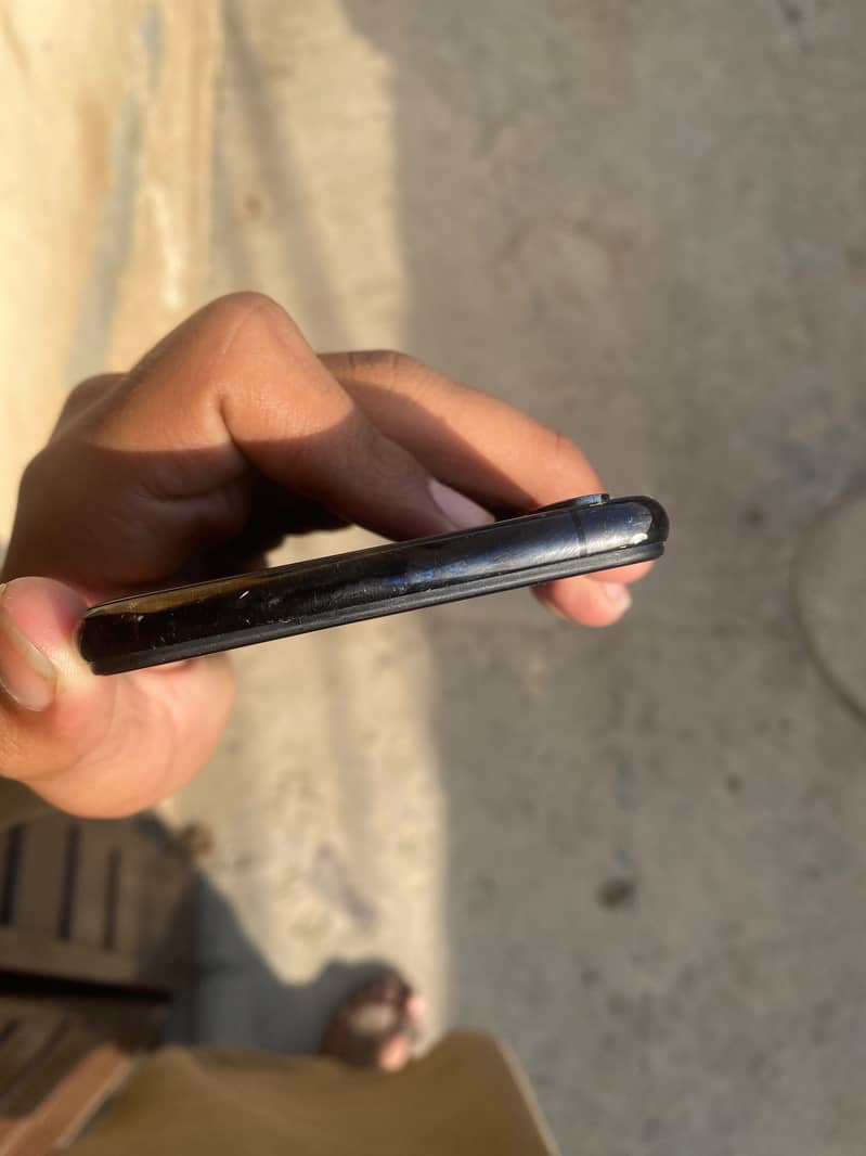 Apple iPhone XS Max 7