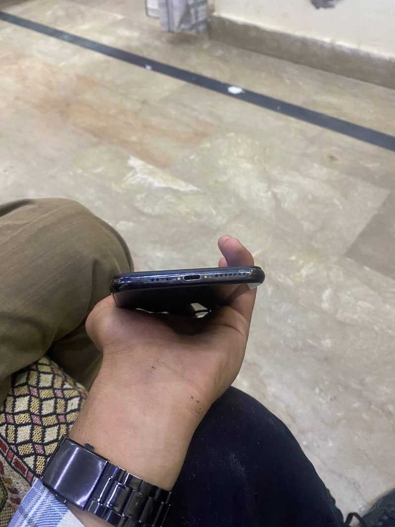 Apple iPhone XS Max 10
