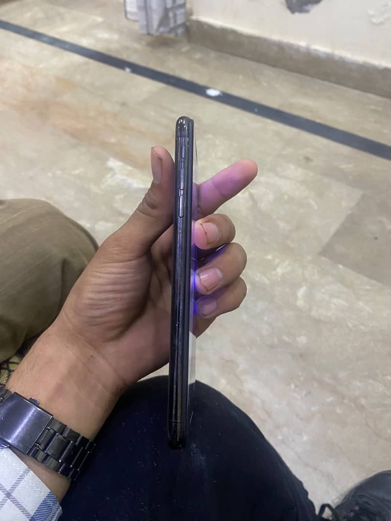 Apple iPhone XS Max 11