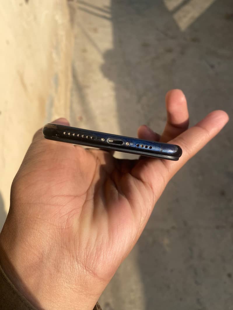 Apple iPhone XS Max 12