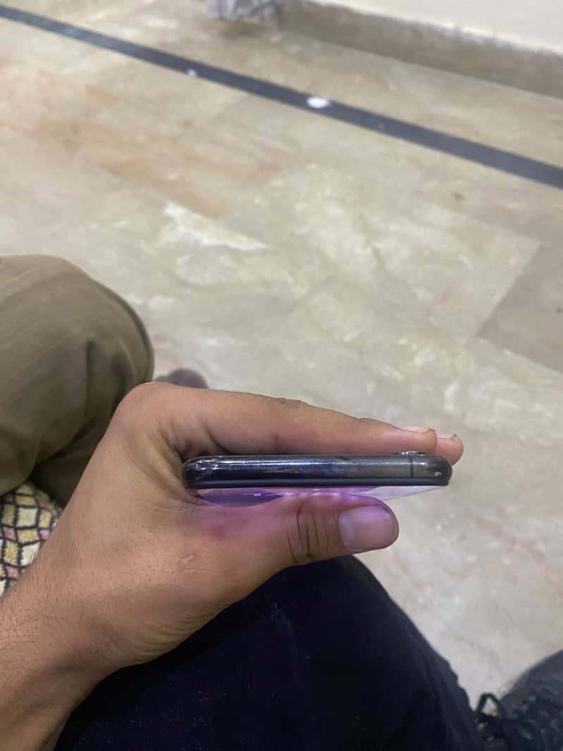 Apple iPhone XS Max 17