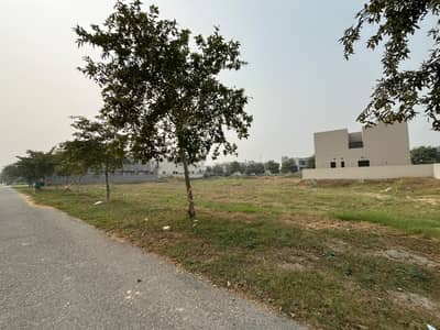 Ideally Located Road Level Plot In a Very Reasonable Price Near to Park & Masjid