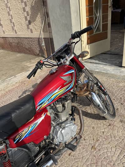 Honda 125 2018 model red