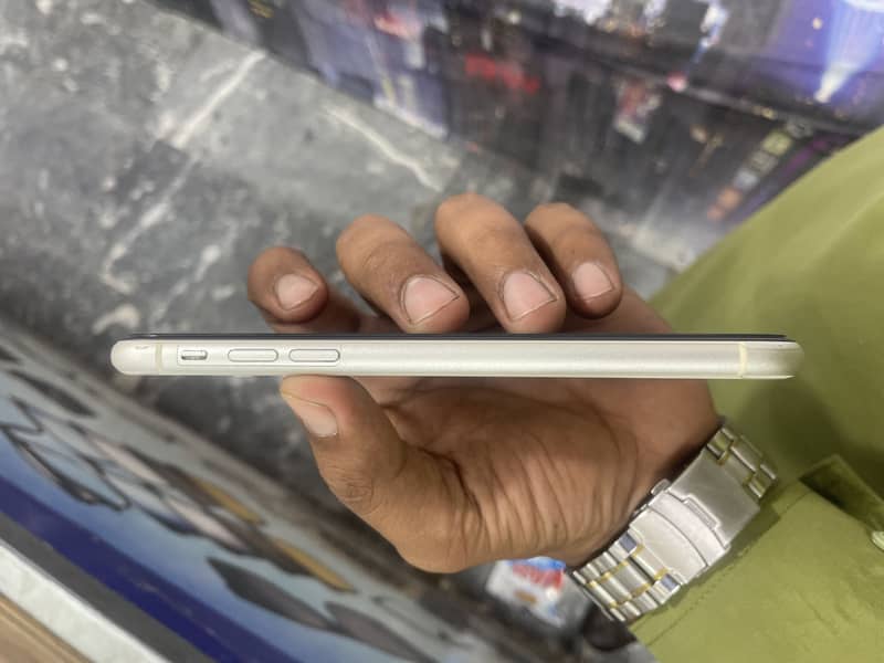 Apple iPhone 11 3