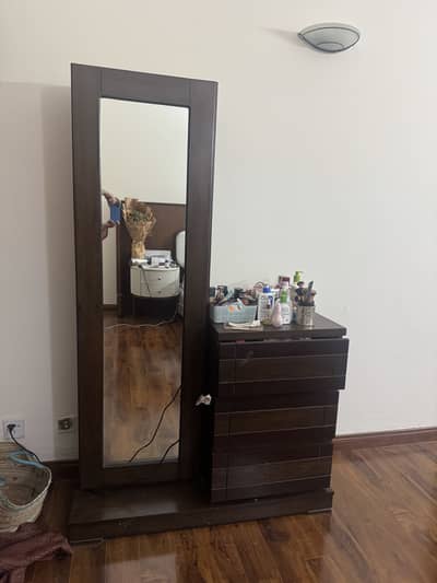 Dressing table up for sale