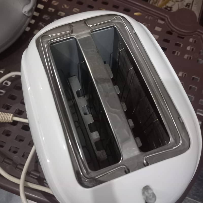 Waves 2 slice toaster 1