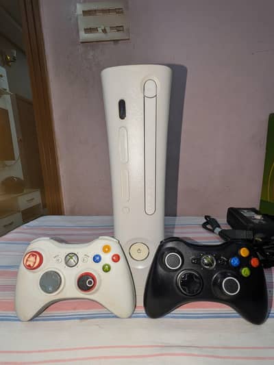 Xbox 360 Jasper 320GB | 52 Games | 2 Original Wireless Controllers