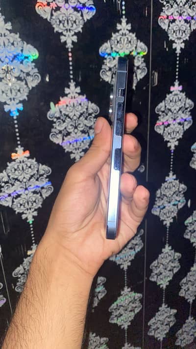 Apple iPhone 13 Pro ( box available)